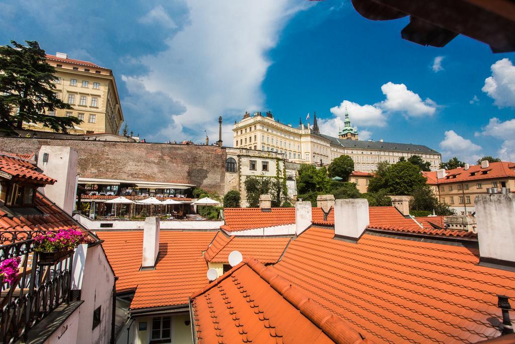 U Zlate Podkovy - At The Golden Horseshoe Praag Buitenkant foto