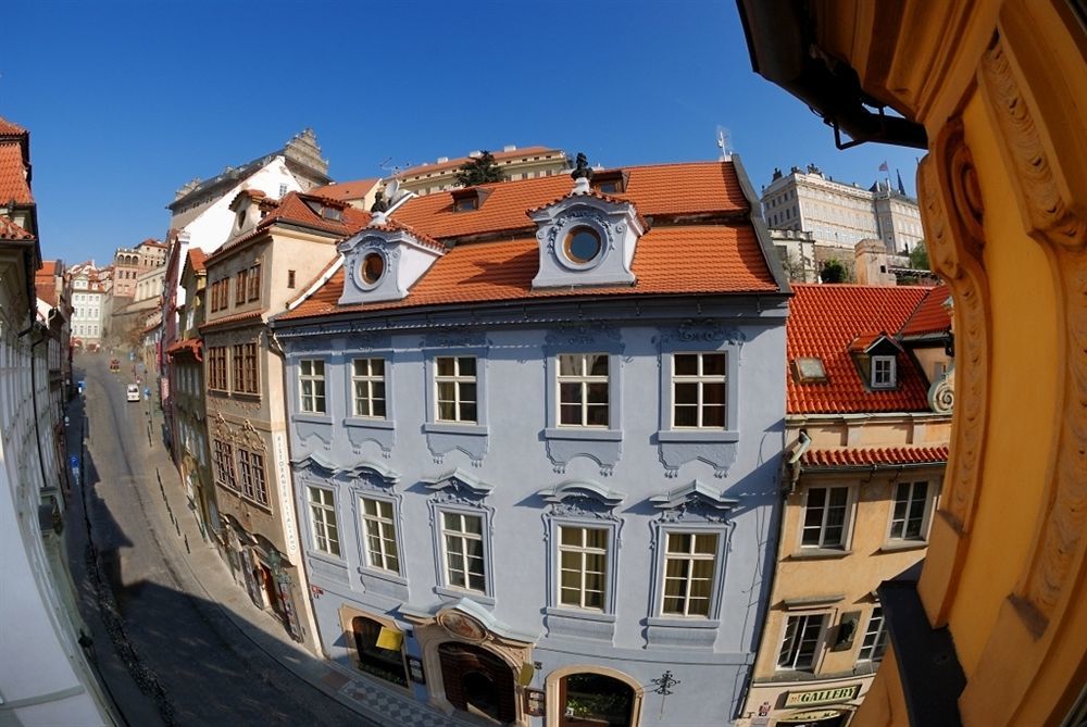 U Zlate Podkovy - At The Golden Horseshoe Praag Buitenkant foto