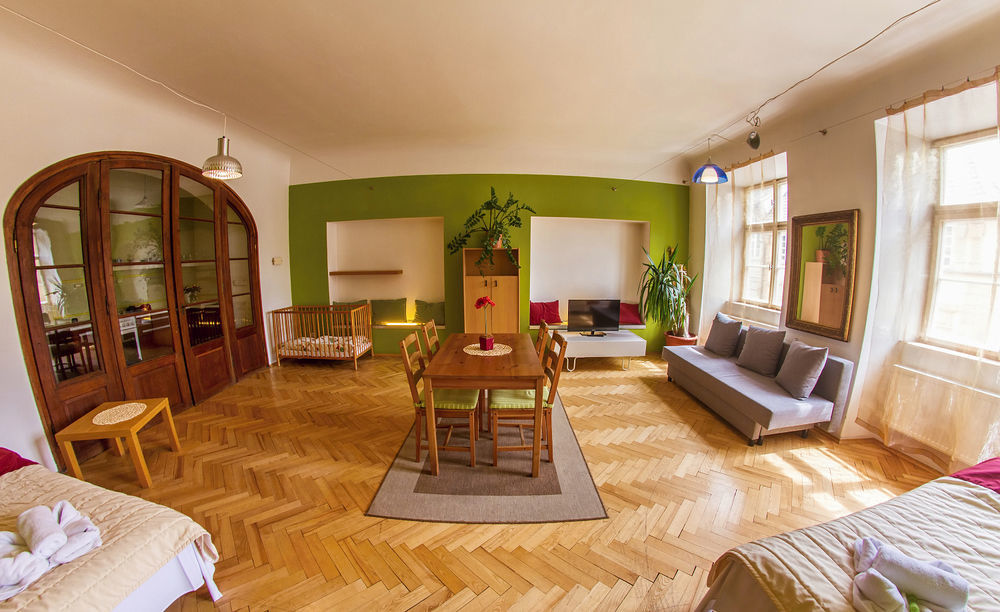 U Zlate Podkovy - At The Golden Horseshoe Praag Buitenkant foto