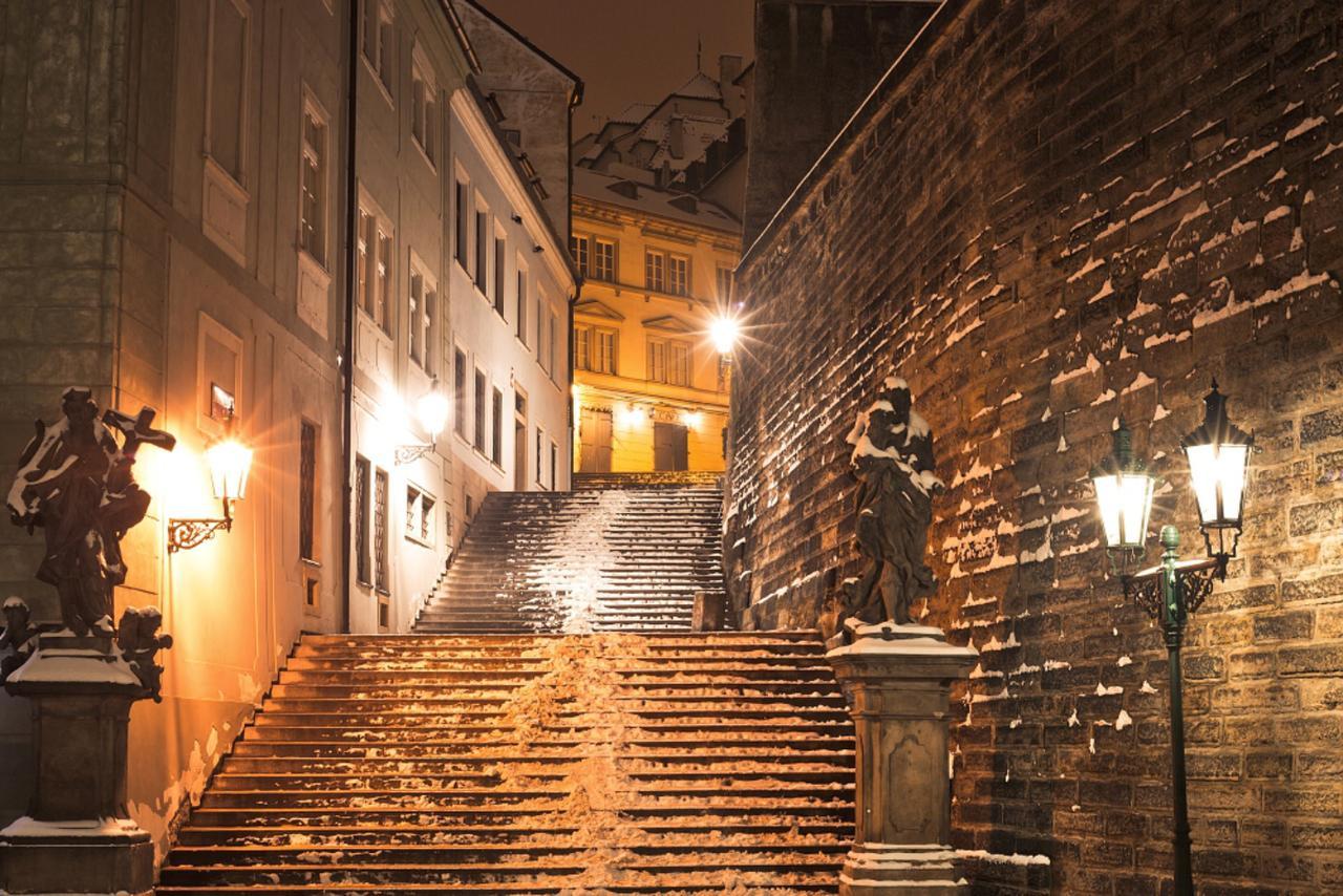 U Zlate Podkovy - At The Golden Horseshoe Praag Buitenkant foto
