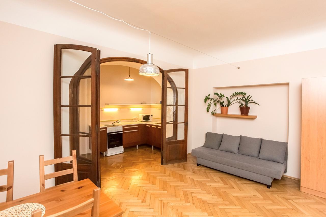 U Zlate Podkovy - At The Golden Horseshoe Praag Buitenkant foto